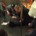 Svenska poliser stoppar bråk på tunnelbanan i New York